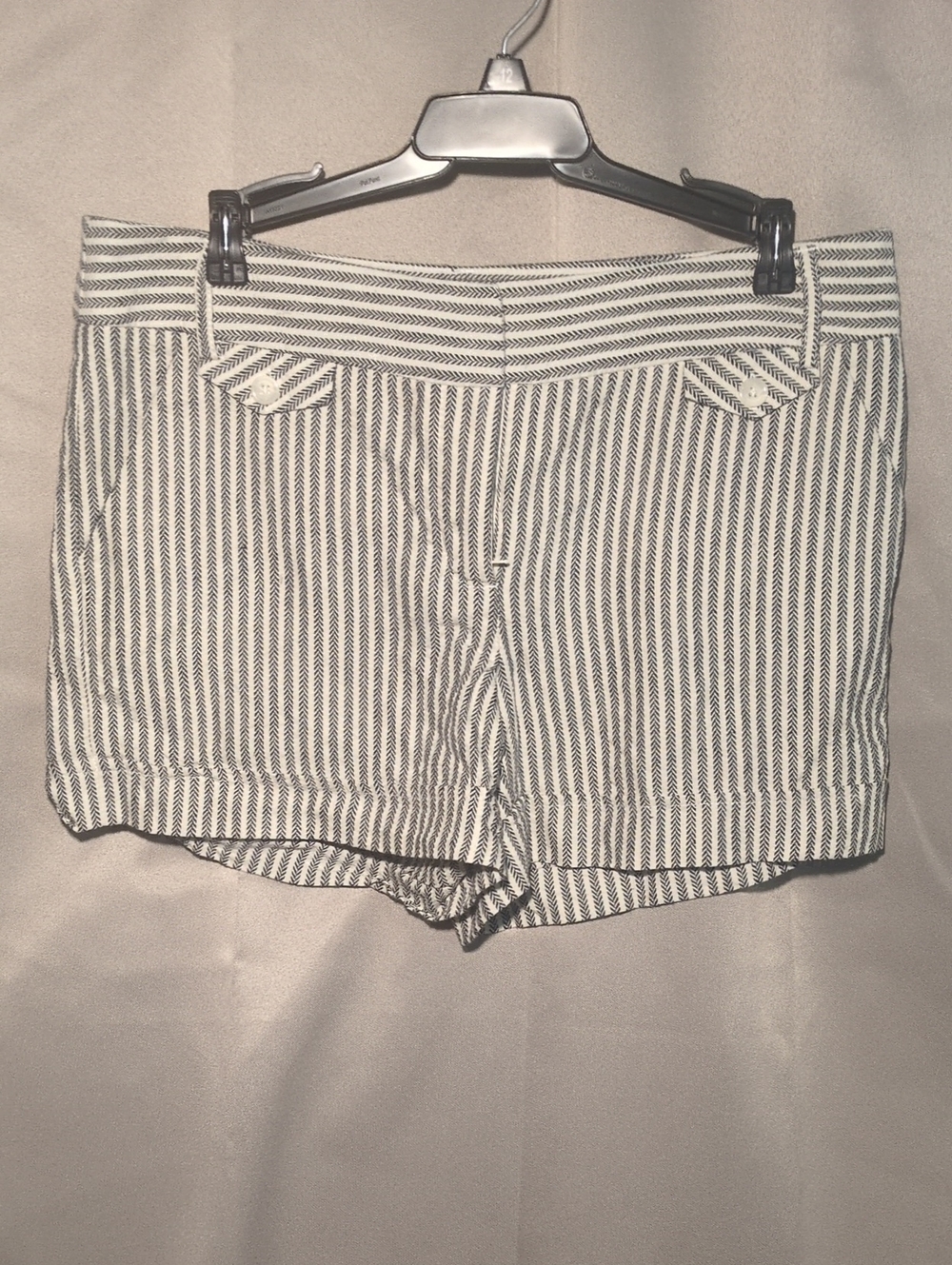 Chevron Striped Women's Woven Cotton Blend Shorts - Black & White
